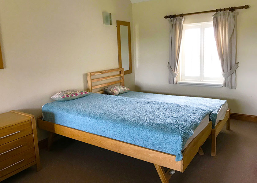 15-brankley-cottage-double bedroom-with-single-beds